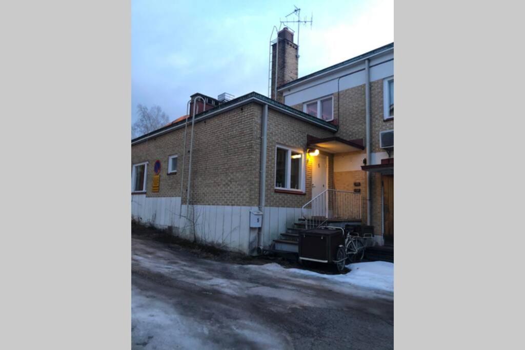 Apartamento Yksioe 1 Km Jokirannasta Foeriltae/ 2 Km Torilta Turku Exterior foto